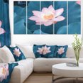 thumbnail image 1 of Fleur de Lotus Rose en Floraison, 1 of 3