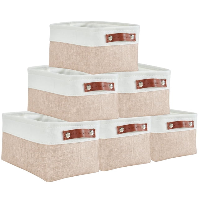 DECOMOMO Paniers de Rangement pour Étagères, Petits Bacs de Rangement Durables en beige et Blanc, Présentés en Ensemble de 6. Chaque Panier Présente un Cadre Métallique Robuste, un Extérieur en EVA Épais, un Intérieur en polyester, un Fond Renforcé en MDF et des Poignées en Similicuir. Ces Paniers Pliables Mesurent 11,8 Pouces par 7,9 Pouces par 5,9 Pouces et Sont Idéals pour Organiser des Articles comme des Couches, des Articles de Toilette, des Livres, des Jouets et des Articles de Garde-Manger. le design beige et Blanc Neutre Complète la Déco Maison Moderne.