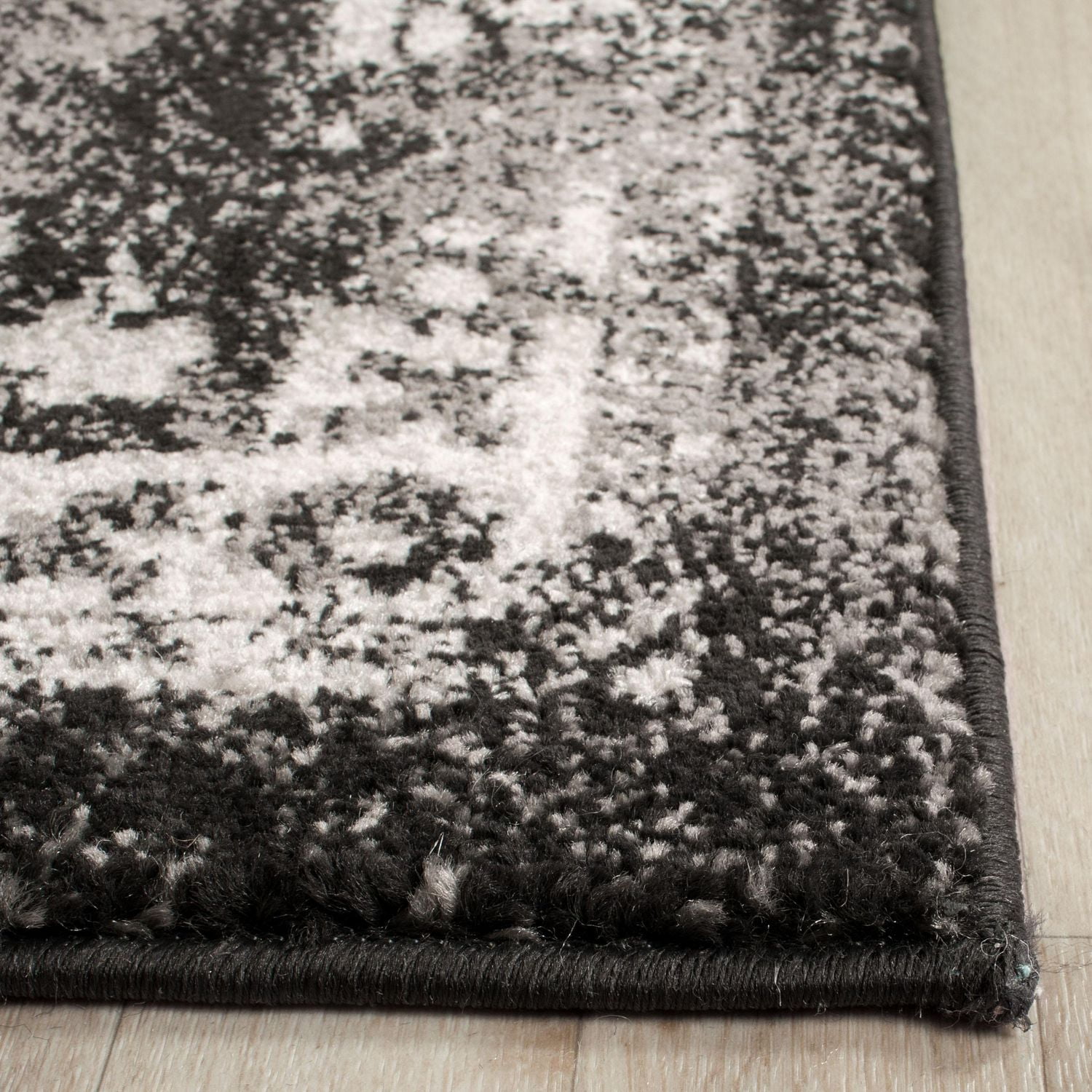 Safavieh Evoke Trena Traditional Area Rug