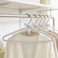thumbnail image 1 of Cintre pour Robe de Mariée / Cintre pour Robe de Soirée avec Perle et Nœud / Cintre Robuste pour Vêtements Formels / Plastique ABS Robuste pour Garde-Robe à la Maison Ou Rangement de Boutique Nuptiale, 1 of 6
