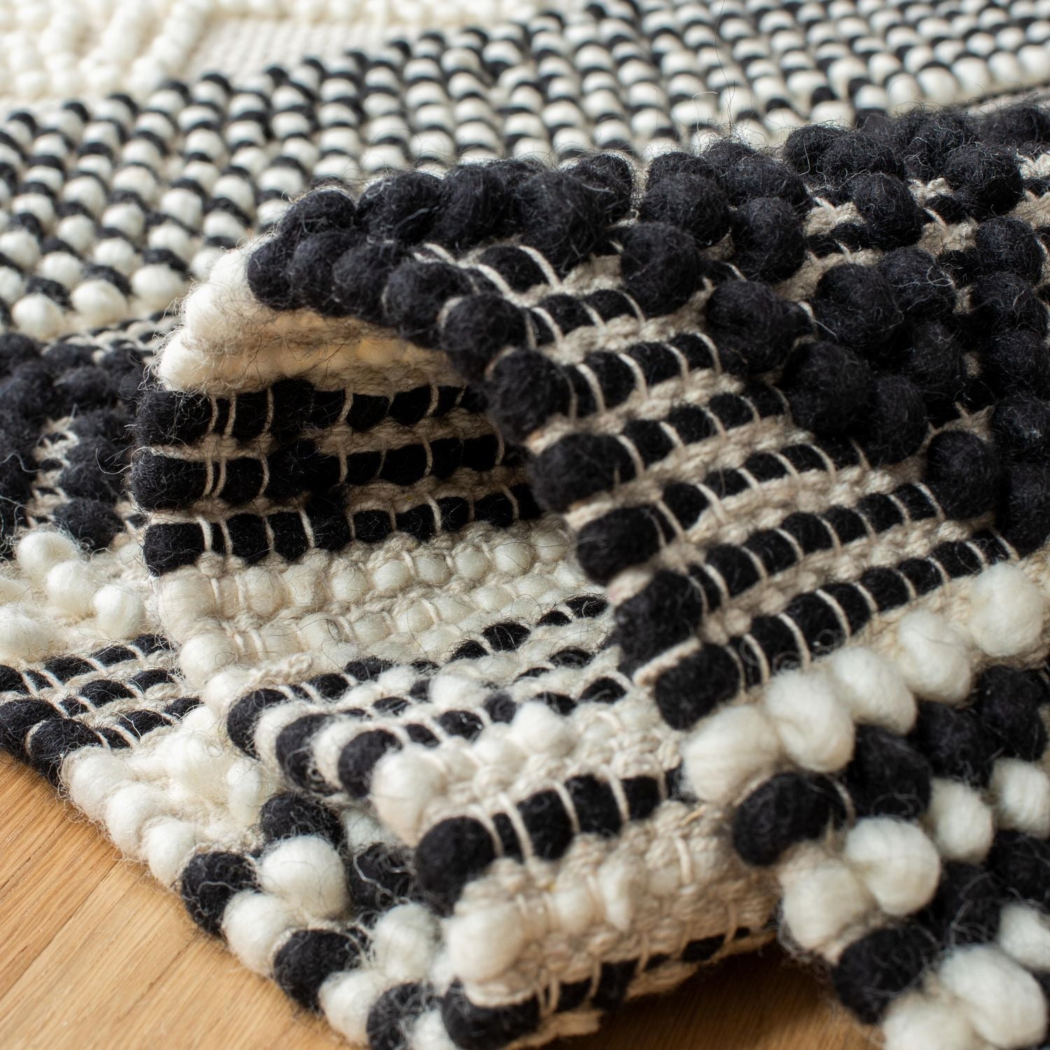 SAFAVIEH Natura Carly Geometric Braided Wool Area Rug