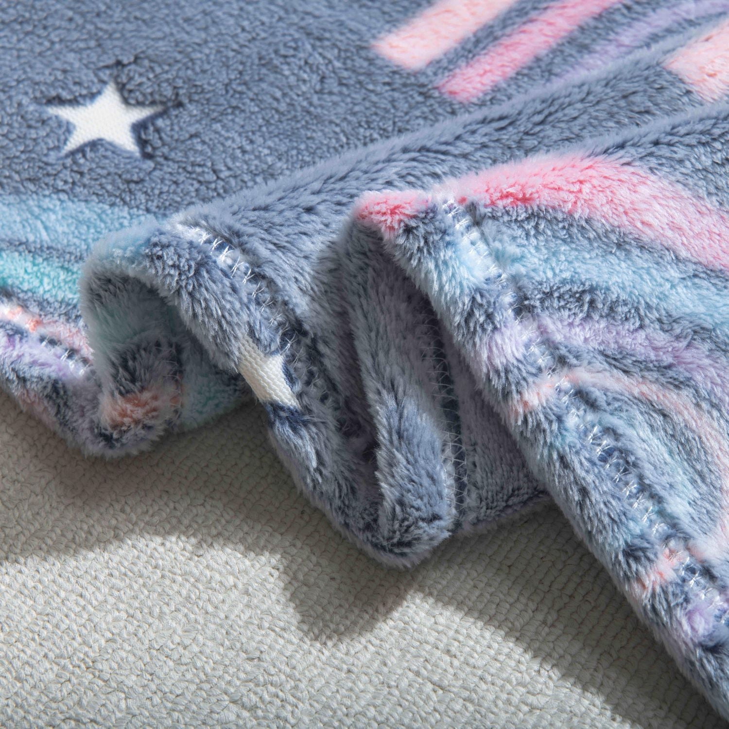 Jeté qui brille dans le noir Mainstays pour enfants Arc-en-ciel