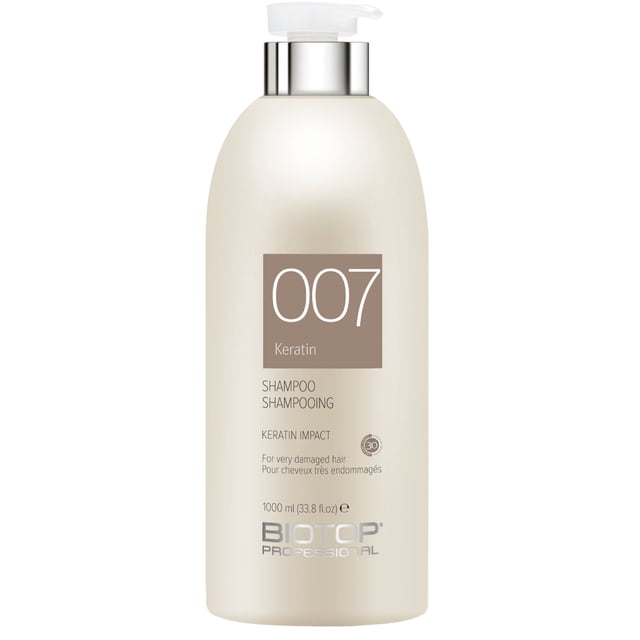 Biotop 007 Keratin Impact Shampoing Bouteille de 1 L avec Distributeur à Pompe, Idéal pour Cheveux Gros, Frisottés Ou Très Abîmés. la Bouteille beige Met en Valeur la Marque 007 et les Détails du Produit, Y Compris Sa Haute concentration de Kératine pour le Soin des Cheveux, la Force, l'Hydratation et la Brillance.