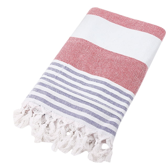 Serviette à Franges en Coton Turc pour Bain, Plage, Spa et Yoga, au design Léger et compact. la Serviette Met en Valeur un Motif Rayé avec des Tons Rouge, Blanc et Bleu, Complétée par des Franges Blanches Décoratives le Long des Bords. Fabriquée en Coton Turc Doux et Absorbant, Idéale pour la Plage, le Spa Ou le gym. Mesurant 100x180 cm (39.37x70.86 Pouces), Elle Est Sécuritaire pour la Laveuse et la Sécheuse pour un Entretien Facile.