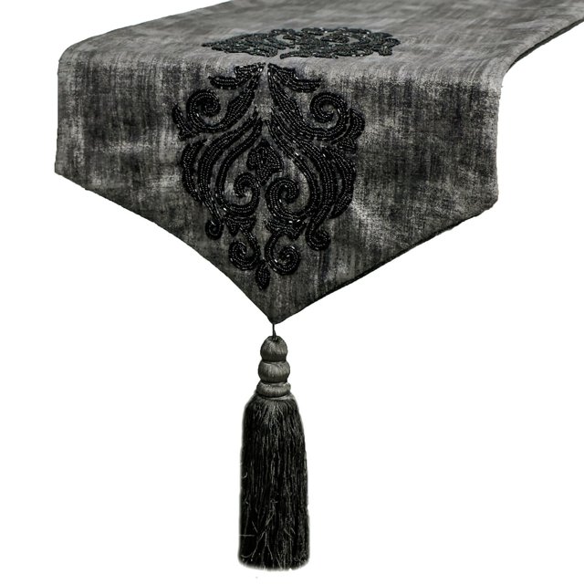 Le HomeCentric décoratif gris Chemin de Table 16 Pieds' x 108 Pieds' Grudge Foil perlé Damas & pompons tissu en daim
