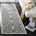 thumbnail image 1 of SAFAVIEH Cambridge Leslie Geometric Area Rug, 1 of 3