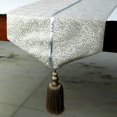 thumbnail image 3 of Le chemin de table en argent décoratif HomeCentric 14 x 60 pouces, glands, tissu en soie, motif abstrait, style moderne, fougère argentée, 3 of 3