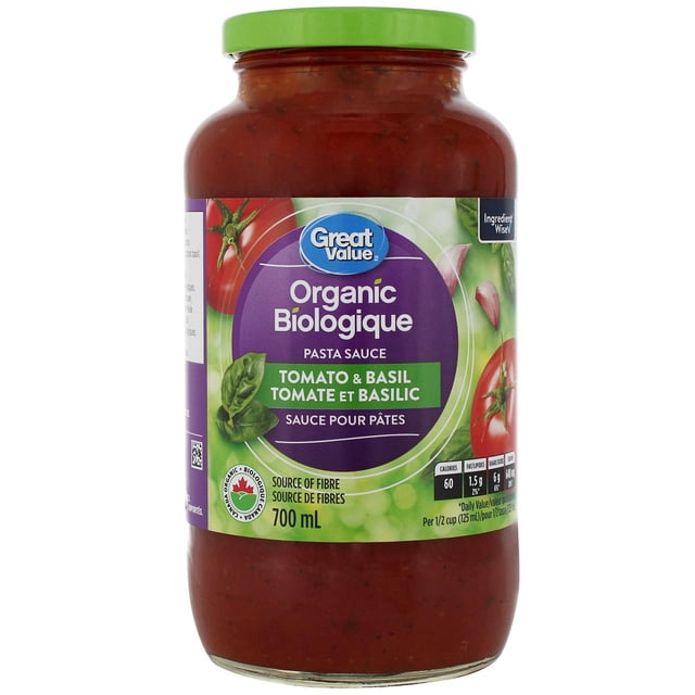 Great Value Sauce pour Pâtes Tomate et Basilic Biologique dans un Pot en Verre Transparent de 700 ml avec Couvercle Vert, Présentant une Étiquette Violette et Verte avec des images de Tomates, de Feuilles de Basilic et d'Ail, Certifié Biologique Canadien et une source de Fibres, Souvent Utilisée pour Rehausser les Plats de Pâtes.