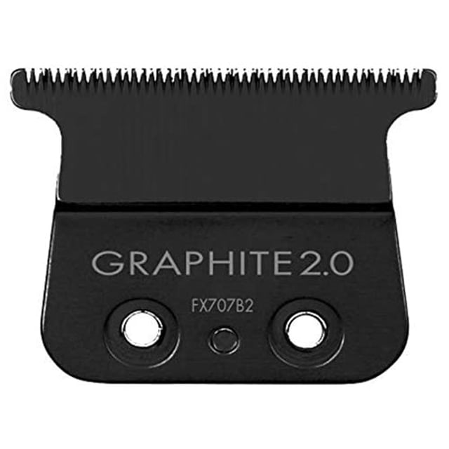 BaBylissPRO Barberology Lame de Rechange en Graphite à Dents Profondes, 1 Unité. une Lame en T Noire Revêtue de Graphite avec des Dents de 2,0 mm de Profondeur, Conçue pour s'Adapter à Tous les Modèles FX787. la Lame Présente une Conception Extrêmement Fine et Ajustable, Offrant une Précision pour la Coupe et le Coiffage des Cheveux. les Textes « Graphite 2.0 » et « FX707B2 » Sont Gravés sur la surface de la Lame.