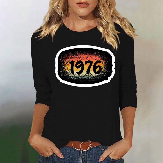 Uootdi Hauts pour Femmes Manches 3/4 Col Ras du Cou 1976 Imprimé Arc-en-Ciel Rétro Coupe Décontractée T-Shirts Nostalgiques pour Escapade d'Été Cadeau
