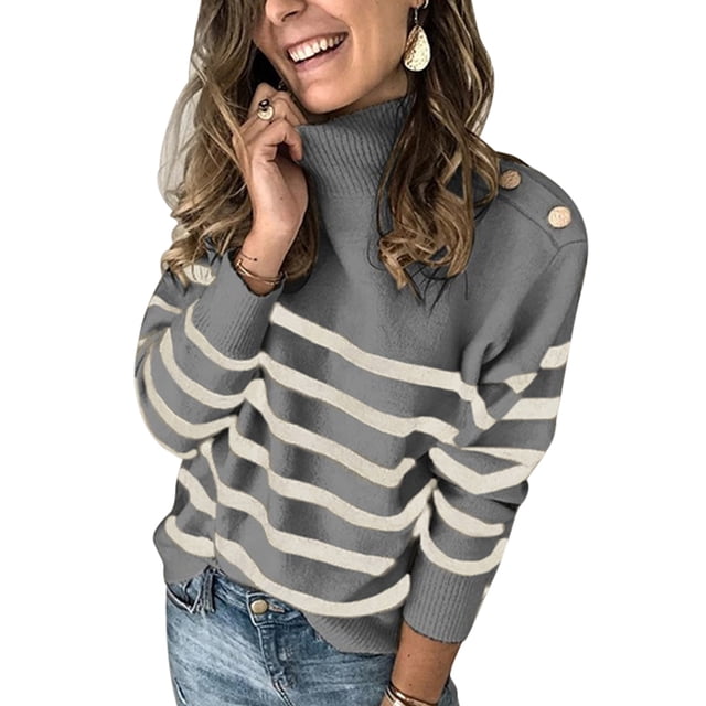 Chandail Tricoté à Rayures pour Femmes, Chandail à Col Roulé à Manches Longues pour Dames, Chandails en Tricot Épais, Tricot en Gris. le Chandail Présente un Col Roulé Haut, des Manches Longues et un Motif à Rayures avec des Détails de Boutons sur l'Épaule. Fabriqué à Partir de 100 % Acrylique, Il Offre une Coupe Ample et Convient au Port Décontracté, au Travail Ou au Quotidien en Automne et en Hiver.