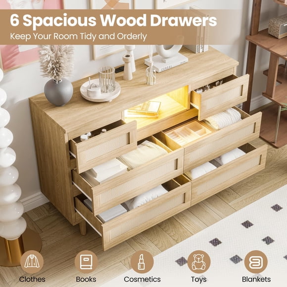 Commode Moderne en Rotin à 6 Tiroirs avec Lumière DEL et Station de Recharge – Coffre en Bois, Tiroirs Profonds, Grand Rangement pour Chambre, Chambre de Bébé, Salon, Garde-Robe – Couleur : Couleur Bois
