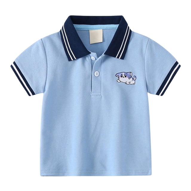 Chandail Polo pour Petit Garçon, Chandail Polo à Rayures pour Garçons, avec un design Bleu Pâle à Manches Courtes avec Col Bleu Marine et Garniture de Manches. le Chandail Comprend un devant Boutonné et un Graphique de Chien Brodé sur la Poitrine. Fabriqué en Tissu polyester Doux, Offre une Coupe Confortable et Respirante. Convient aux Tenues Décontractées, à l'École Ou aux Activités de Plein Air. Offert en Taille 4T.