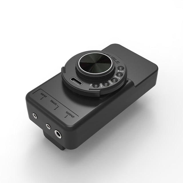 Double Os1 Capteur à Vibration, Charge USB, Capteur Compatible pour Instrument de Musique Folk Classique. un Capteur de Guitare Acoustique compact Noir avec un Corps en Plastique durable, Doté d'Un Cadran de Commande central, d'Un port de Charge USB et de Multiples Prises d'Entrée/sortie. Conçu pour les Guitares Acoustiques de 39-42 Pouces, Il Offre des Effets de Réverbération, de chorus et de delay, Améliorant la Qualité Sonore pour des performances Amplifiées Ou Débranchées.