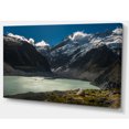 thumbnail image 2 of Montagnes Glacées au-Dessus d'Un Lac Bleu, 2 of 3