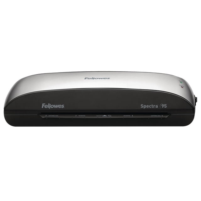 Fellowes Spectra 95 Plastifieuse avec Trousse de Départ de Pochette, Vue de devant d'Un Plastifieuse compact avec Dessus Argenté et base Noire, Mettant en Vedette la Marque Fellowes et le Nom du Modèle Spectra 95, Conçue pour la Maison Ou le Bureau avec une Largeur d'Entrée de 9-1/2 Pouces, Contrôle Avancé de la Température pour Pochettes de 3 Mil et 5 Mil, Chauffe Rapide en 4 Minutes, Levier de Déverrouillage pour l'Ajustement de la Pochette et Arrêt Automatique pour Prévenir la