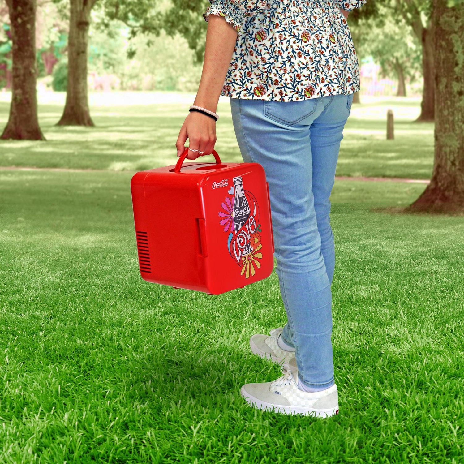 Coca-Cola Mini réfrigérateur portable 4 L, mini refroidisseur/réchauffeur 6 canettes pour les voyages, le bureau et la maison - Rouge