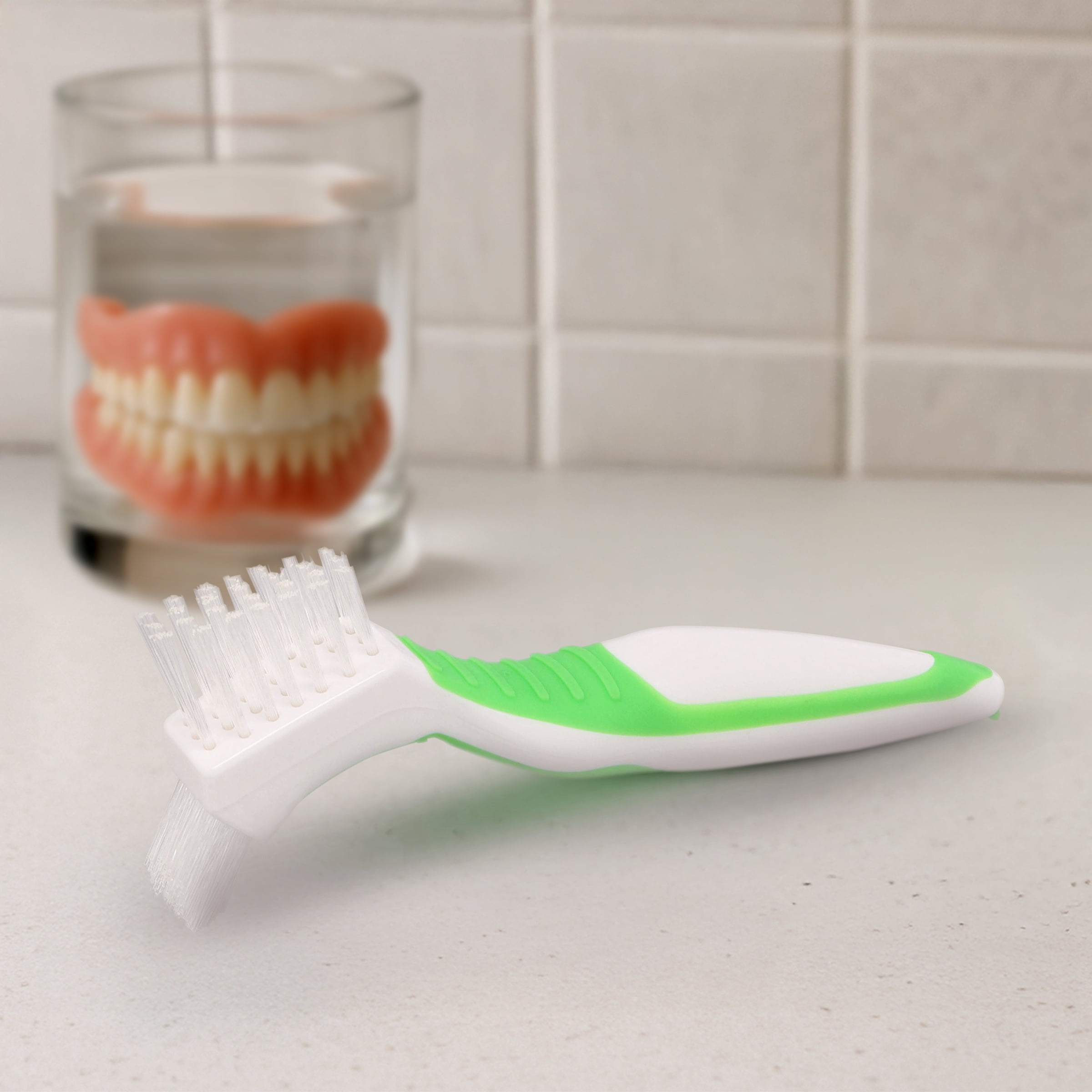 Brosse pour appareils dentaires avec cure-dents de nettoyage en profondeur Equate