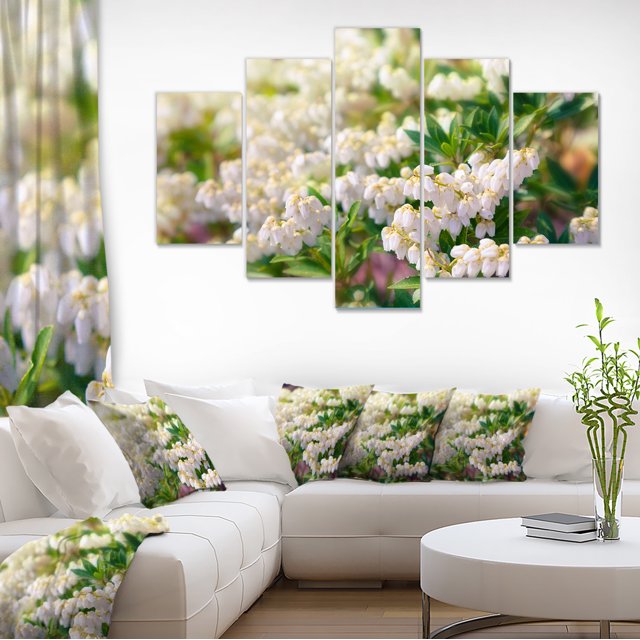 Beautiful Blooming White Flowers - Floral Canvas Art Print