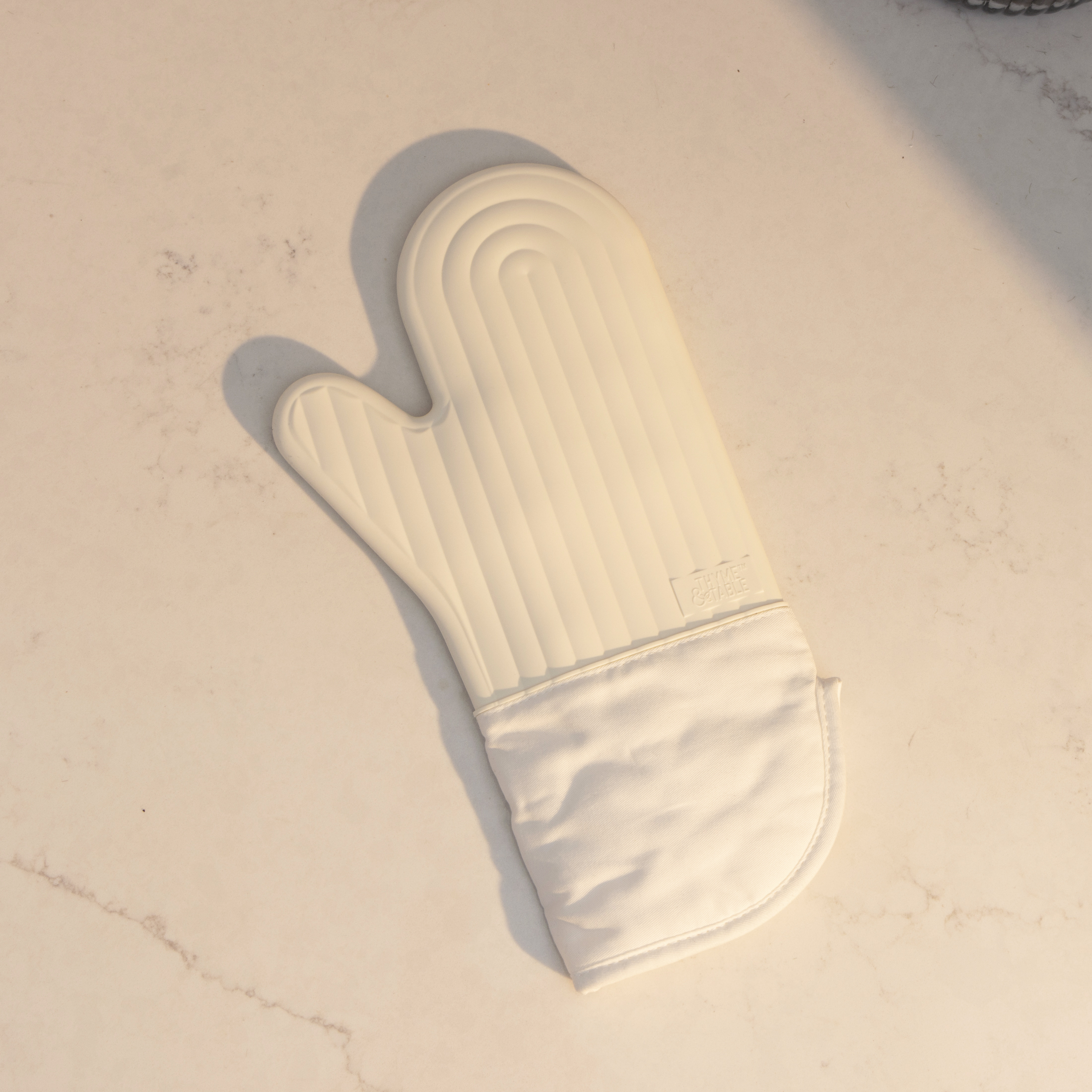 Gant de cuisine en silicone Thyme & Table, couleur crème
