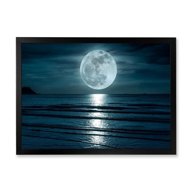 Designart Super Lune au-Dessus de la Mer I Art Mural Encadré Représentant une Grande Pleine Lune Se Réfléchissant sur des Vagues Calmes de l'Océan sous un Ciel Nocturne Bleu Foncé, Imprimé sur Toile de Coton Résistante à la Décoloration et Monté dans un Cadre Noir de 1,5 Po, Comprend un kit de Suspension.