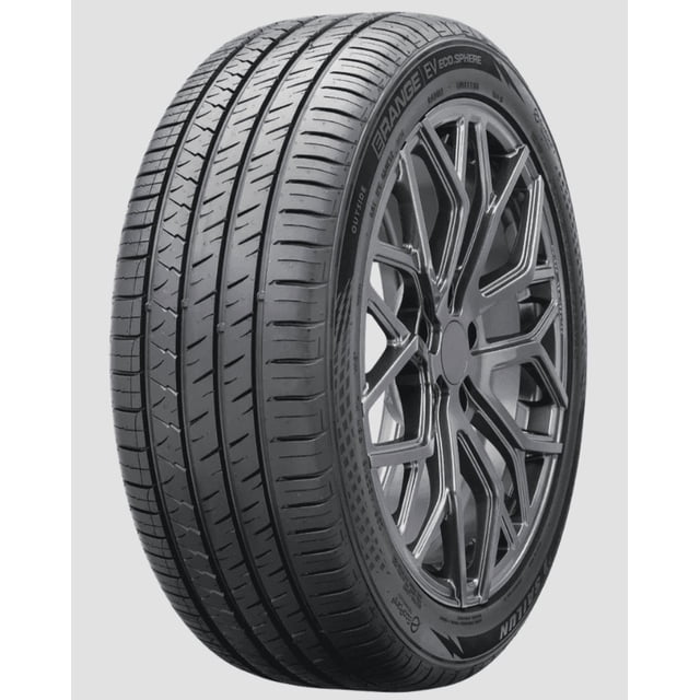 Sailun Atrezzo Pneu SVA2 245/45R17 TG 99W Pneu Toutes Saisons Monté sur une Roue en Alliage Gris Foncé à Multiples Rayons, Présentant un Motif de Bande de Roulement avec de Larges Rainures Circonférentielles et des Incrustations Imbriquées pour une traction, une Maniabilité et une Stabilité Accrues par Temps Humide et Sec, Photographié sur un Fond Gris Pâle Uni.