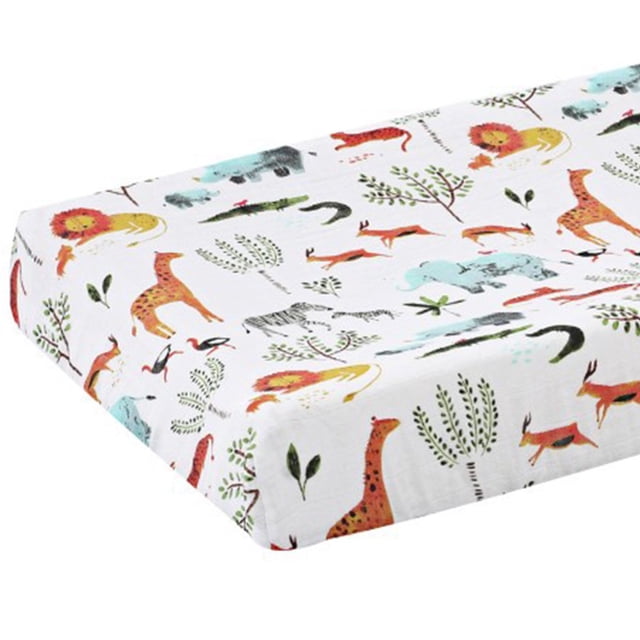 Housse de Matelas à Langer en Coton Doux et Respirant, Drap de Table à Langer Présentant un Motif d'Animaux Colorés avec des Girafes, des lions, des Zèbres et des Arbres sur un Fond Blanc. Faite de Coton Doux et Respirant, Elle Mesure Environ 81 x 41 x 13 cm et Convient à la Plupart des Matelas à Langer Profilés, des Matelas de Table à Langer Plats et des Matelas de Berceau. la Sangle Élastique Assure un Ajustement Sécuritaire, et la Housse Est Détachable, Lavable et Réutilisable, Convient aux Tout-Petits de 0 à 3 Ans