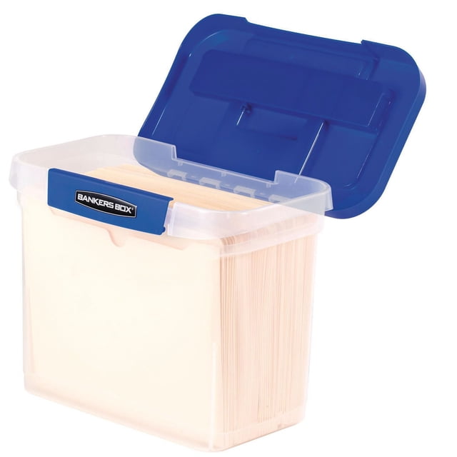 Bankers Box® Boîte de Dossiers Portable Robuste avec Corps en Plastique Translucide et Couvercle à Loquet Bleu Ouvert, Contenant des Dossiers Suspendus Format Lettre. Présente des Coins Renforcés, des Tringles Intégrées et une Poignée Confortable pour un Rangement et un transport Sécurisés des Documents, Idéale pour le Classement de Bureau et l'Organisation du Bureau.