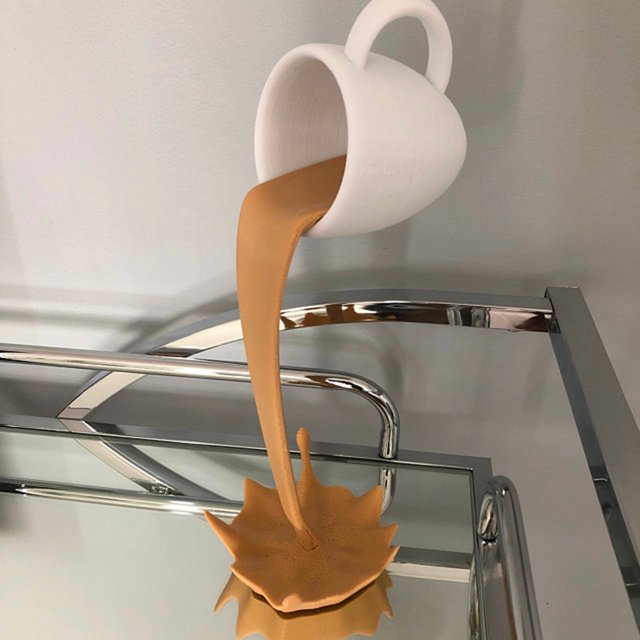 PVCS Floating Coffee Cup Mug Sculpture Kitchen Decor Pouring Spilling Decoration for Home Decor