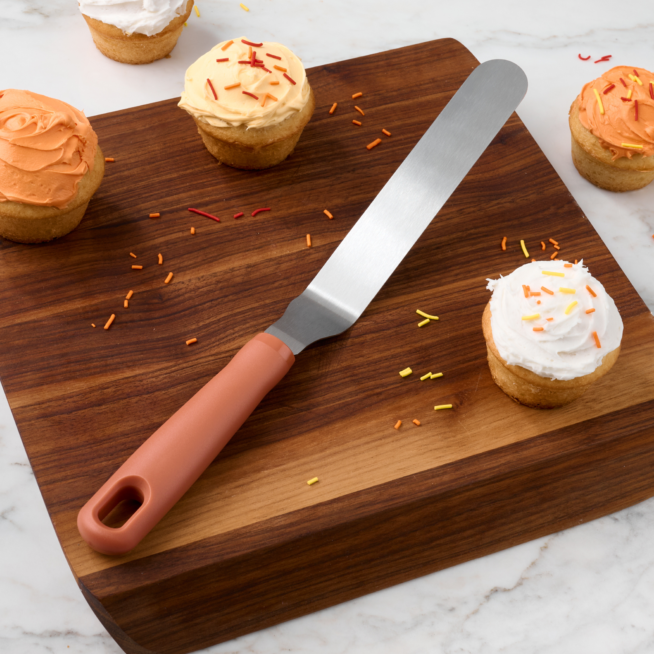 Spatule à glaçage en acier inoxydable Tout-pour-Célébrer, orange