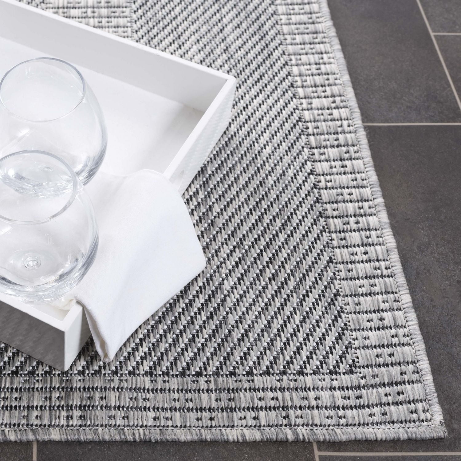 SAFAVIEH Beach House Joakim Bordered Indoor/Outdoor Area Rug