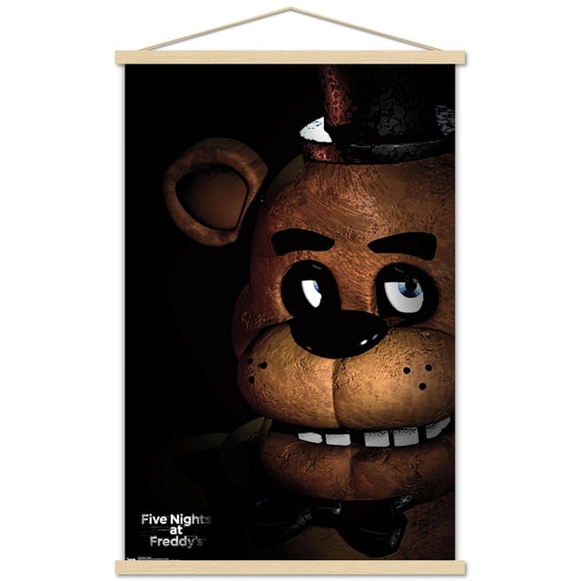Five Nights at Freddy's - Affiche Murale Freddy, 14,725 Po x 22,375 Po Montrant une Vue de devant Gros Plan du Visage Animatronique Brun Texturé de Freddy Fazbear avec Yeux Bleus, Nez Noir et Haut-de-Forme Brun Foncé sur Fond Noir, art Mural Idéal pour la Déco de la Maison et les Salles de Jeux.