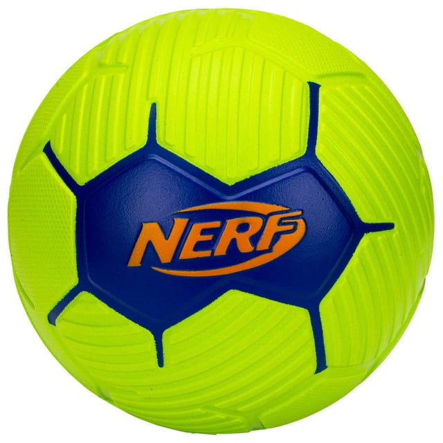 Ballon de Soccer en Mousse Nerf Jaune Vif avec Centre hexagonal Bleu Affichant le logo Nerf orange, Doté d'Une surface Texturée pour une Adhérence Supérieure, mini Ballon de Soccer Idéal pour Que les Enfants Pratiquent des Habiletés en Toute Sécurité à l'Intérieur et à l'Extérieur.
