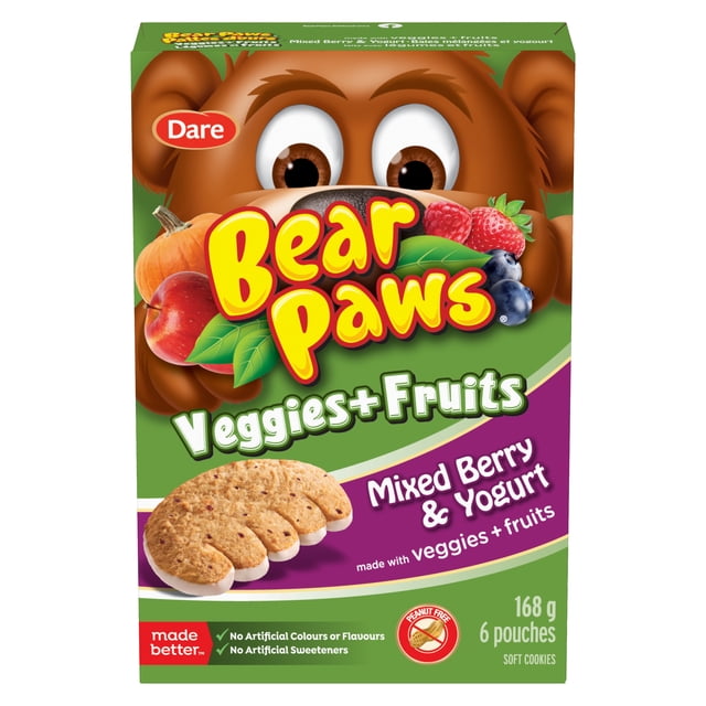 Pattes D'ours Boîte de 168 g de Baies Mélangées et de Yogourt Mettant en Vedette un Visage d'Ourson de Dessin Animé avec le logo Pattes D'ours Entouré de Citrouille, Pomme, Fraises et Bleuets. l'Emballage Vert et Violet Met en Valeur les Légumes + Fruits Biscuits Doux Faits avec de Vrais Ingrédients, Sans Arachides et Sans Colorants Ni Arômes Artificiels. la Boîte Contient 6 Sachets de Biscuits en Forme de Patte d'Ours avec une Couche Inférieure de Yogourt.
