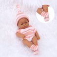 thumbnail image 4 of Jusqu'à 70 % de Rabais Iumwxz Poupée Réaliste Mignonne pour Dormir Jouets pour Enfants Poupée en Émail Mini de 7 Pouces à Yeux Fermés Jouets pour Tout-Petites Filles pour Filles de 3+ Ans Cadeaux Jeu d'Imitation Souvenirs de Fête, 4 of 6