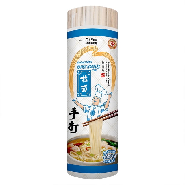 Jinmailang Nouilles Séchées Fines, Emballage Cylindrique de 1000 g avec Étiquette Bleue et Blanche Montrant une illustration de chef, Nouilles ramen Fines à Relever avec des Baguettes au-Dessus d'Un Bol de Soupe, Mettant en Valeur des Nouilles Authentiques à Cuisson Rapide à texture Moelleuse, Idéales pour Sautés, Soupes Ou Plats Autonomes.