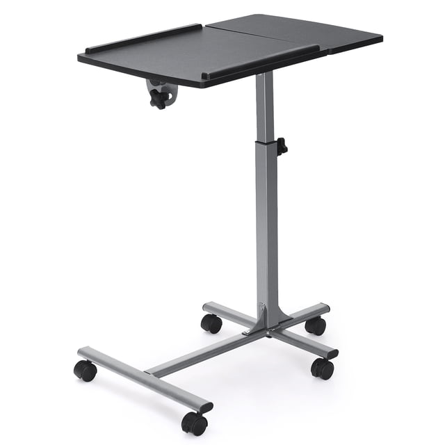 Gymax Support Mobile pour Ordinateur Portable sur Roulettes, Table d'Appoint de Canapé au-Dessus du Lit à Hauteur Réglable avec design en Forme de C avec Plateau en MDF Noir et Cadre en Acier Argenté. le Bureau Comprend un Plateau Divisé avec une section Inclinée et des Butées Antidérapantes pour Ordinateurs Portables, et une section Fixe pour une Souris Ou des Boissons. la Hauteur Réglable Varie de 24,5 à 36 Pouces, avec une option d'Inclinaison de 45°. Équipé de Cinq Roulettes à Roulement Fluide, Dont Deux Verrouillables pour la Stabilité. Convient pour une Utilisation dans les Chambres