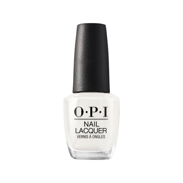 OPI Bouteille de Vernis à Ongles en Blanc avec Bouchon Texturé Noir, Mettant en Vedette le logo de la Marque et le Nom du Produit, Conçue pour une Couleur de Manucure Lisse et Brillante avec une Résistance aux Éclats et un Séchage Rapide, Convient aux Mises à Jour Régulières du Soin des Ongles.