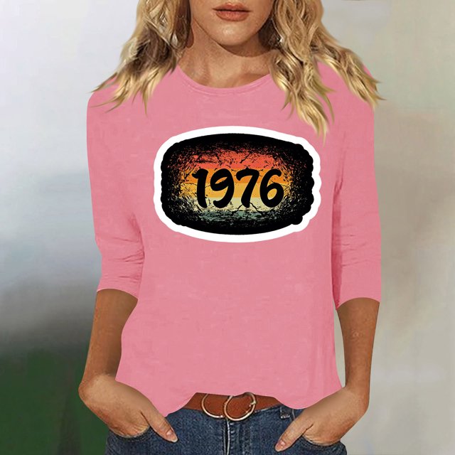 Uootdi Hauts pour Femmes Manches 3/4 Col Ras du Cou 1976 Imprimé Arc-en-Ciel Rétro Coupe Décontractée T-Shirts Nostalgiques pour Escapade d'Été Cadeau