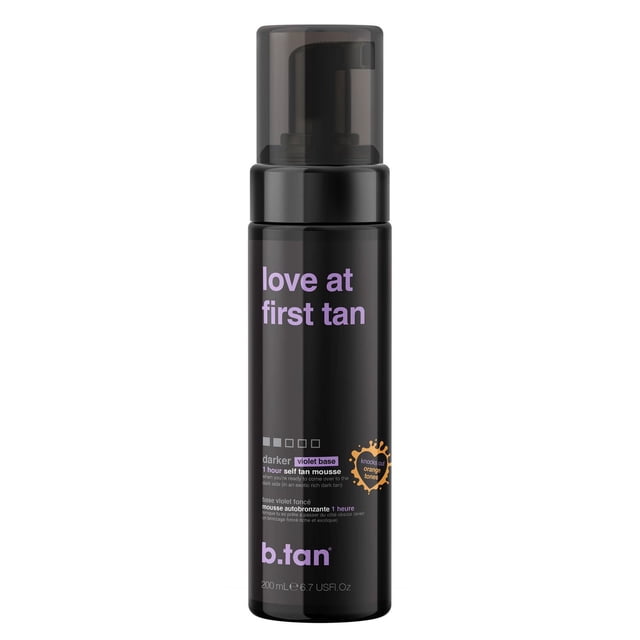 B.tan Love at First Tan Mousse Auto-Bronzante Express 1 Heure 6,7 fl oz dans une Bouteille à Pompe Noire avec Texte violet, Présentant une Formule à Base de violet Qui Élimine les Tons d'Orange pour un Bronzage Foncé et Naturel en une Heure, Végane et Sans Parabènes, Convient aux Bronzeurs pour la Première Fois.