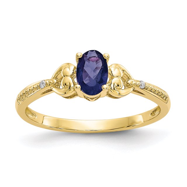 Bague en Or Jaune 10K avec Diamant Saphir, Présentant une Pierre de Saphir Bleu Naturelle de Forme Ovale, Sertie à Griffes au Centre, Encadrée de Deux Diamants Naturels Ronds. l'Anneau Est Fabriqué en Or Jaune 10K Massif avec des Détails Complexes et une Largeur de 2 mm. le Saphir Pèse 0,584 ct, et les Diamants Ont un Poids total de 0,01 ctw. Convient pour Offrir comme Pierre de Naissance en Septembre, Taille 7, et Comprend une Boîte-Cadeau