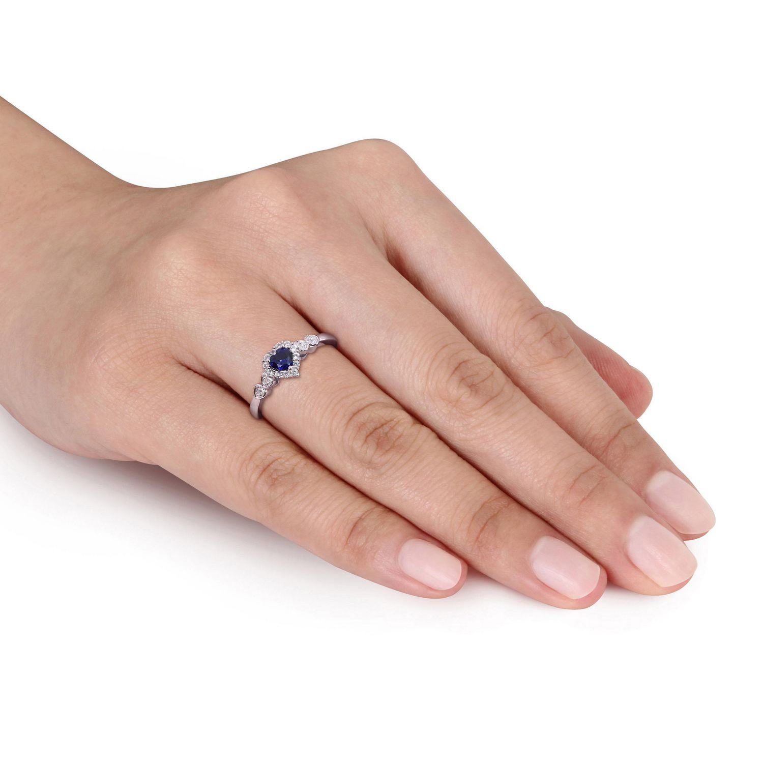 Bague de promesse en forme de coeur de Miabella avec 3/8 Carat PBT de saphir synthèse bleu, saphir synthèse blanc et accents de diamant en argent sterling