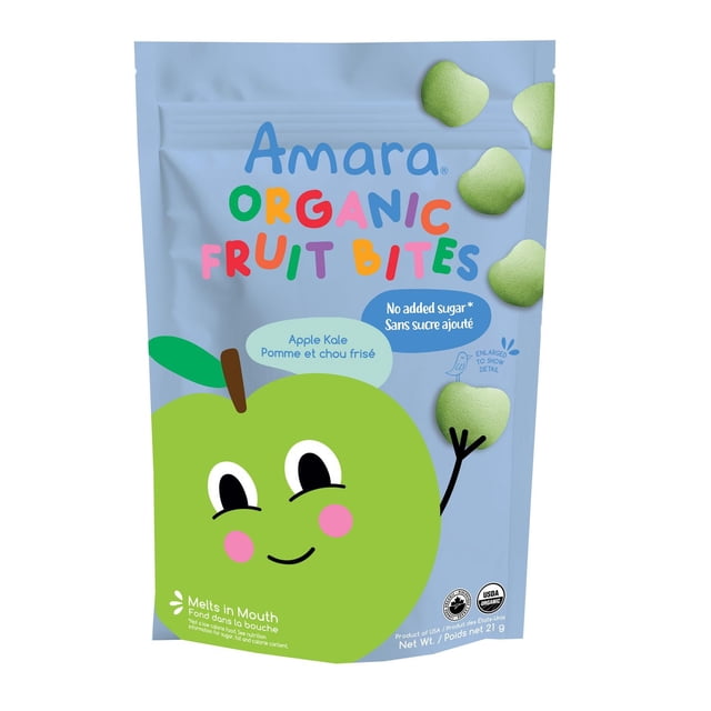 Amara Bouchées de Fruits Biologiques Pomme Chou Frisé 23 g Sac à Collation Refermable pour Tout-Petit avec un Dessin Animé de Pomme Verte Souriante sur Fond Bleu Pâle, Sans Sucre Ajouté, Sans Produits Laitiers, certification Biologique USDA, et Petites Bouchées de Fruits Vertes en Forme de Pomme.