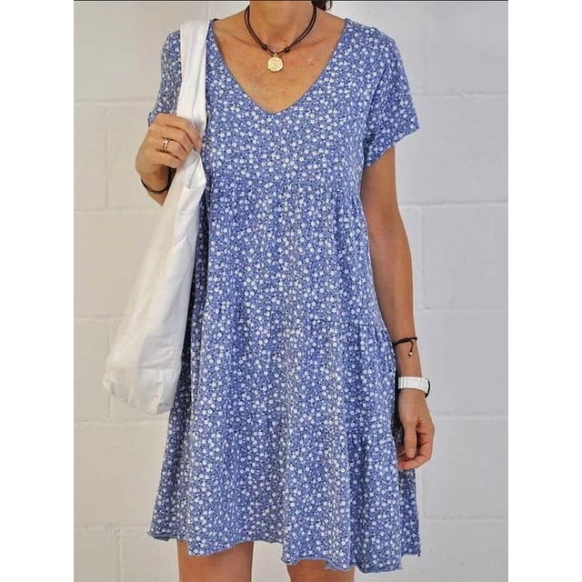 2024 Robe Tendance Grande Taille pour Femmes Été Imprimé Manches Courtes Ample Décontractée Robes Femme Élégante Mode Plage Vêtements pour Dames. une Robe Légère Bleue à Imprimé floral avec Manches Courtes et une Coupe Ample et Fluide, Idéale pour les Sorties Estivales Décontractées Ou des Tenues de Plage Confortables.