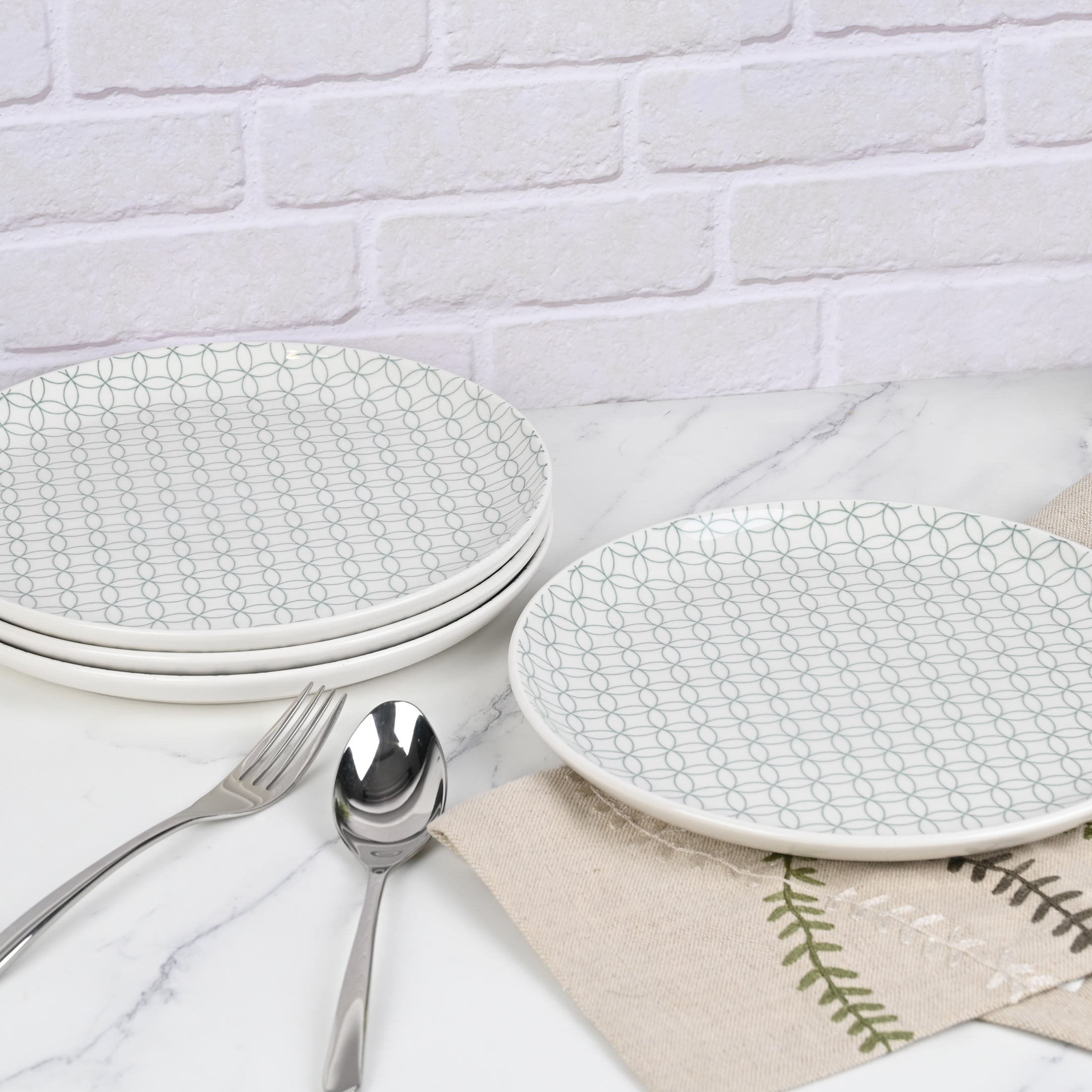 4 assiettes à dîner