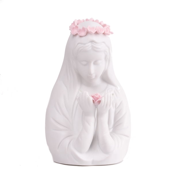 Veilleuse en Porcelaine Vierge Marie - Lampe de Table Décorative à Brancher. Cette Veilleuse en Porcelaine Présente une figurine Détaillée de la Vierge Marie avec une Couronne Florale rose Douce et une rose entre Ses Mains. la Lampe Offre une Lueur Chaude et Apaisante et Comprend une Ampoule de Type E de 7 Watts, un Cordon de 150 cm (59 Po) avec un Interrupteur Marche/arrêt, et une Douille d'Ampoule Amovible pour un Rangement Facile Ou une conversion en statuette. Idéale comme Lampe de Table Décorative Ou Veilleuse.