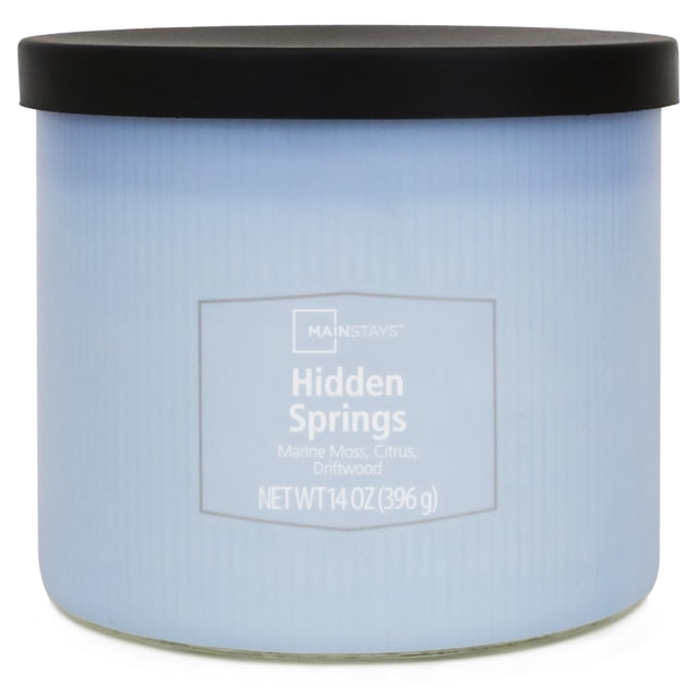 Mainstays Bougie Parfumée à 3 Mèches, Texture Enveloppée Hidden Springs, 14 oz, dans un Pot en Verre Texturé Bleu Pâle avec Couvercle Noir, Parfumée à la Mousse marine, aux Agrumes et au Bois Flotté, Convient pour Rehausser l'Ambiance à la Maison avec un Parfum Saisonnier.
