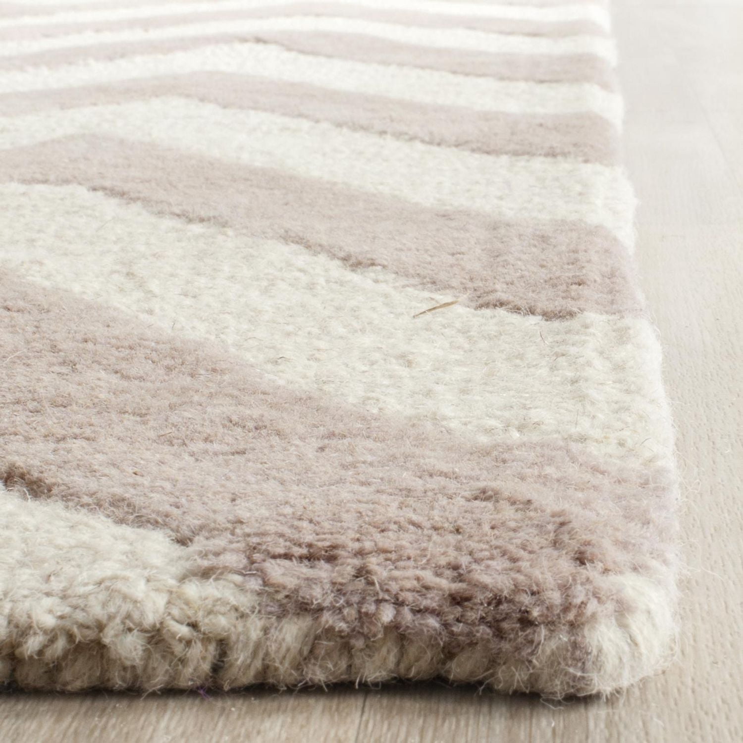 Safavieh Cambridge Kaitlyn Tapis Chevron