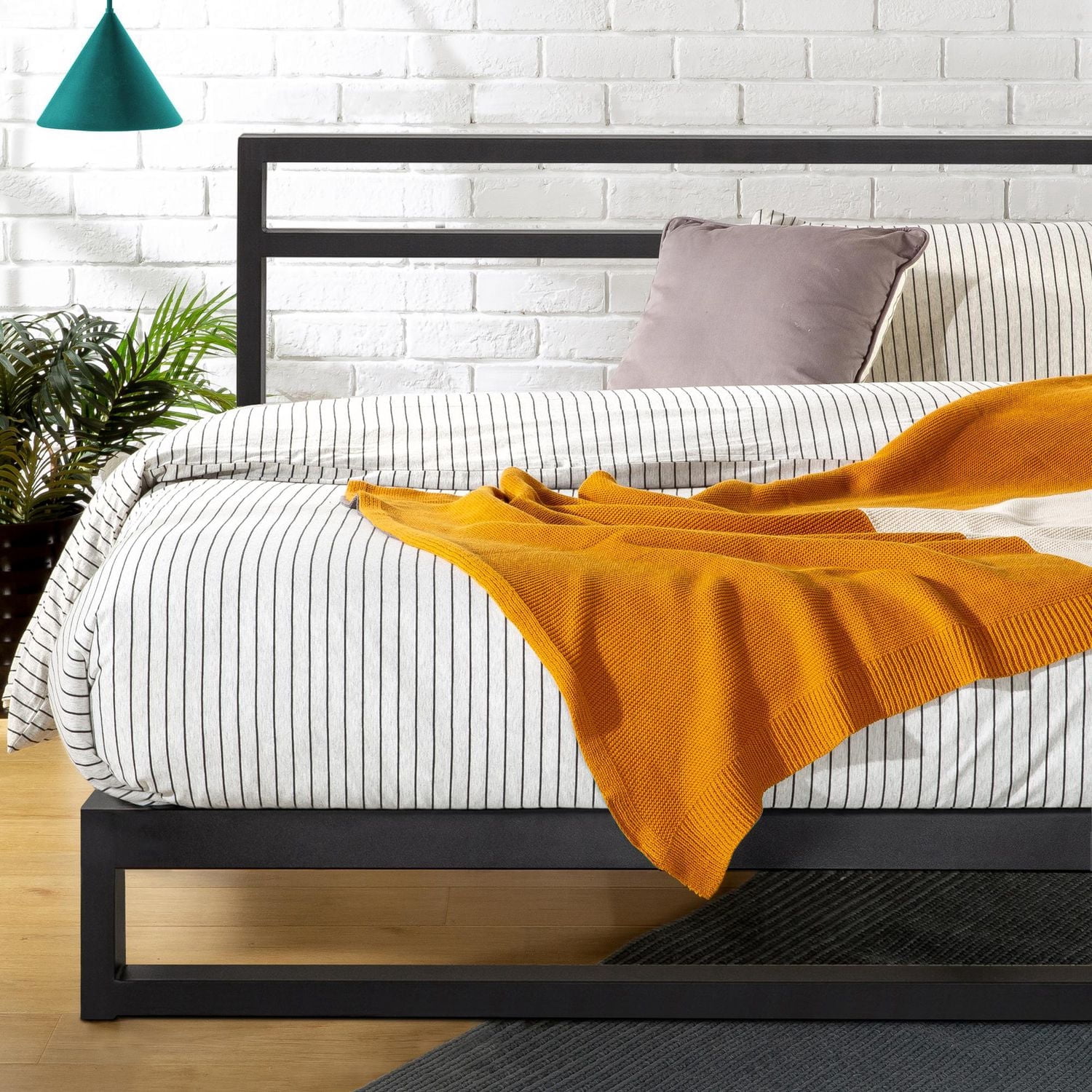 Zinus Trisha 7 inch Heavy Duty Metal Platform Bed with Headboard