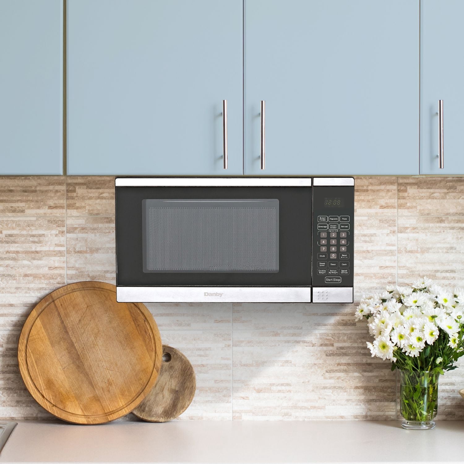 Micro-ondes de comptoir Danby Designer DDMW007501G1 de 0,7 pi3 en Acier Inoxydable